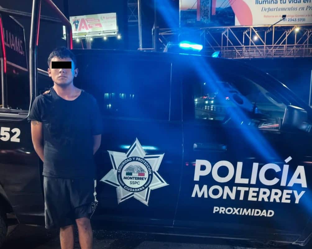 Luego de presuntamente asaltar a un chofer de aplicaci&oacute;n, despoj&aacute;ndolo de su celular y cartera, un joven fue detenido por oficiales de la Polic&iacute;a de Monterrey, en el Fraccionamiento Bernardo Reyes.