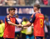 De la Fuente repite el XI de Espa&ntilde;a y manda a Pedri a la banca