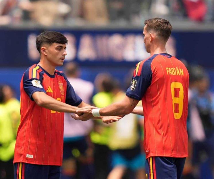 De la Fuente repite el XI de España y manda a Pedri a la banca De la Fuente repite el XI de España y manda a Pedri a la banca