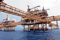 Sube el petr&oacute;leo casi 10% y alcanza su m&aacute;ximo en un mes