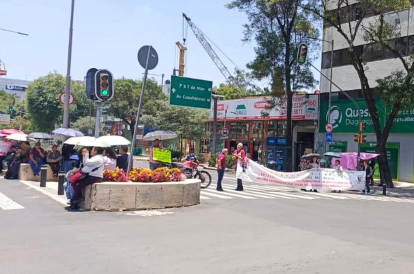 Trabajadores de Cultura cierran avenida Chapultepec