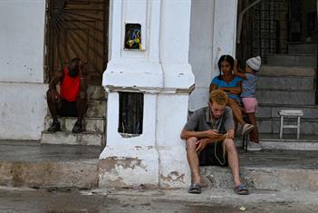 Comienza Cuba a restablecer su red el&eacute;ctrica tras tercer apag&oacute;n