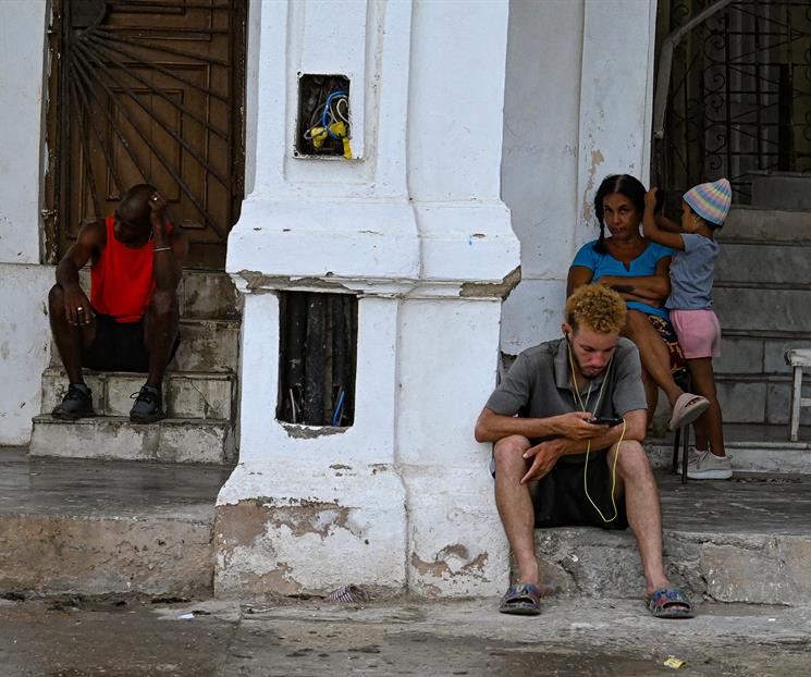 Comienza Cuba a restablecer su red eléctrica tras tercer apagón Comienza Cuba a restablecer su red eléctrica tras tercer apagón