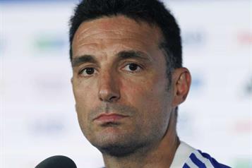 Scaloni, entre l&aacute;grimas, deja en el aire su continuidad