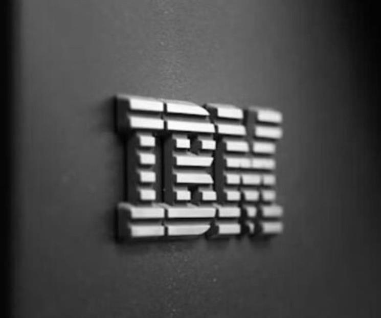 Sufre IBM su peor d&iacute;a desde 1968; caen las acciones 25%