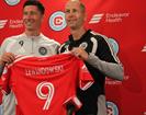 Presenta el Chicago Fire a Lewandowski