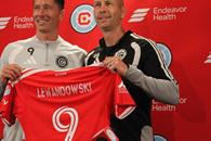 Presenta el Chicago Fire a Lewandowski