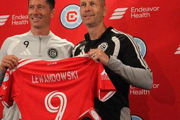 Presenta el Chicago Fire a Lewandowski