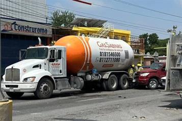 Provoca p&aacute;nico fuga de gas en pipa