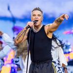 Tom Cruise, Robbie Williams y Shakira en show de final del Mundial