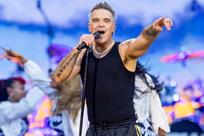 Tom Cruise, Robbie Williams y Shakira en show de final del Mundial