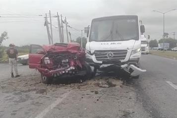 Ocasiona choque caos vial en la Laredo