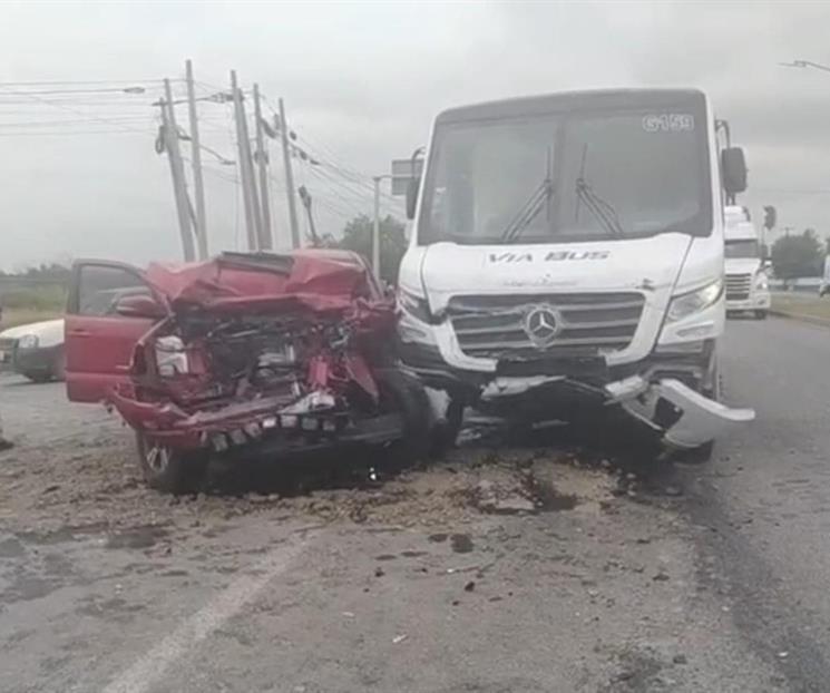 Ocasiona choque caos vial en la Laredo