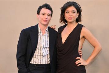 Elliot Page y Julia Shiplett presumen su amor en alfombra roja