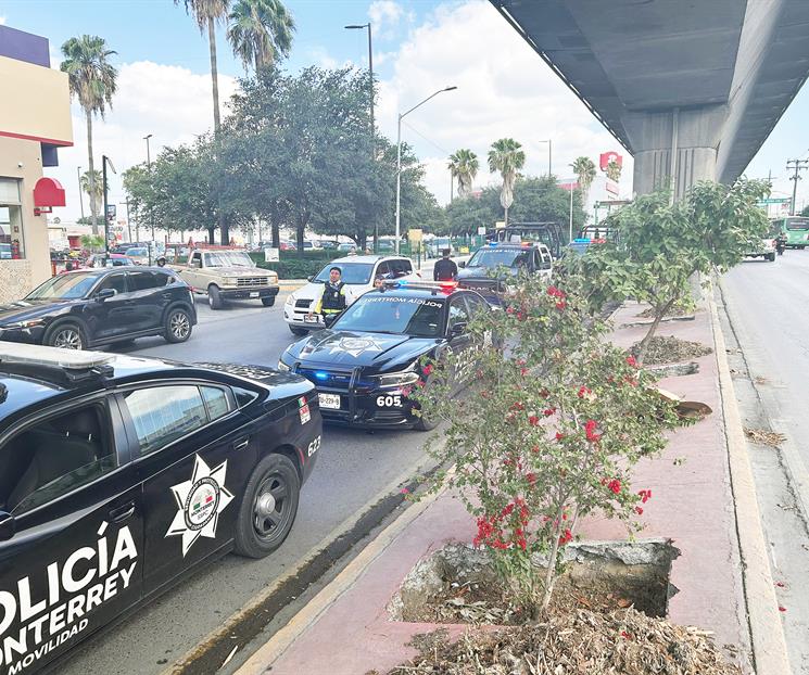 Mueren niña y anciana arrolladas en Av. Aztlán Mueren niña y anciana arrolladas en Av. Aztlán