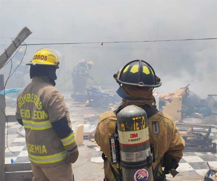 Sofocan cuerpos de auxilio incendio en predio abandonado Sofocan cuerpos de auxilio incendio en predio abandonado