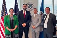 Embajador Lazzeri se re&uacute;ne con autoridades de ICE