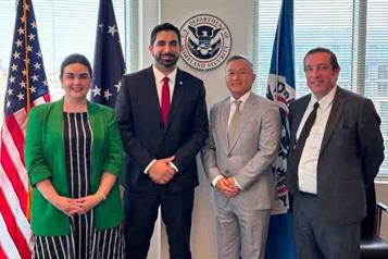 Embajador Lazzeri se re&uacute;ne con autoridades de ICE