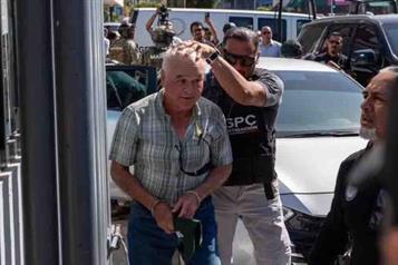 Ernesto Ruffo es trasladado a instalaciones de la FGR en Tijuana