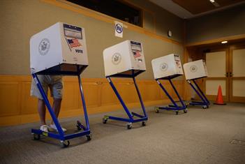 Trump revive graves denuncias de fraude electoral