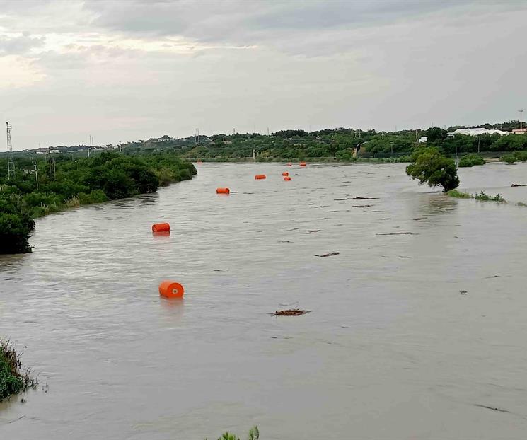 Boyas fronterizas se desprenden ante creciente del río Bravo Boyas fronterizas se desprenden ante creciente del río Bravo