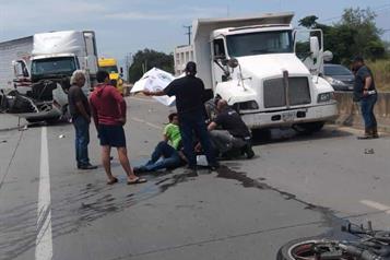 Choque m&uacute;ltiple en Montemorelos deja dos lesionados