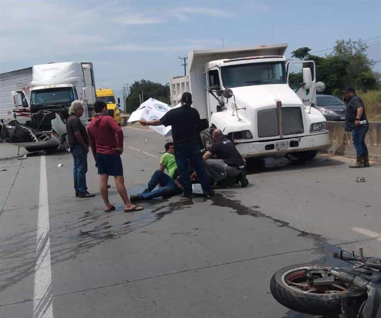 Choque múltiple en Montemorelos deja dos lesionados Choque múltiple en Montemorelos deja dos lesionados