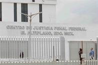 Comparece Ernesto Ruffo ante jueza por caso de huachicol