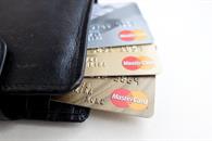 Van contra cobros excesivos de intereses en tarjetas de crédito Van contra cobros excesivos de intereses en tarjetas de crédito