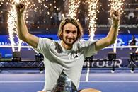 Acaba Tsitsipas sequía de 16 meses sin ganar un torneo Acaba Tsitsipas sequía de 16 meses sin ganar un torneo