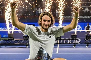 Acaba Tsitsipas sequ&iacute;a de 16 meses sin ganar un torneo
