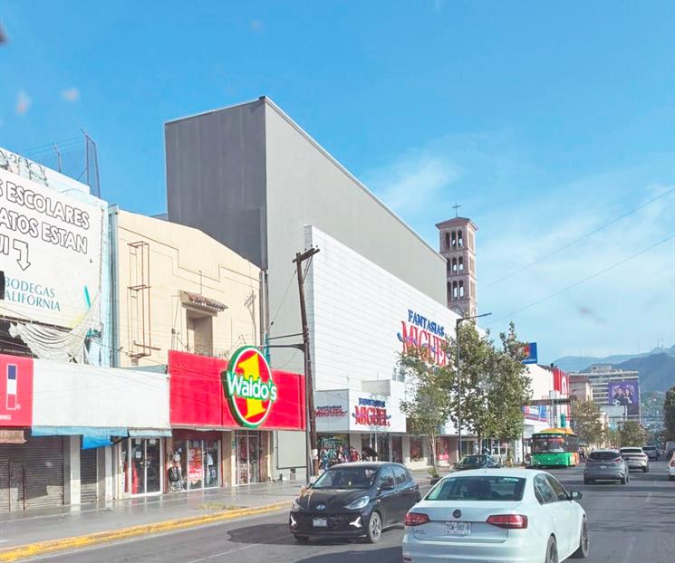 Retiran a comerciantes informales del centro Retiran a comerciantes informales del centro
