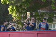 España inicia desfile en Madrid tras ganar la Copa del Mundo España inicia desfile en Madrid tras ganar la Copa del Mundo