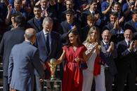 Selección Española celebra la Copa del Mundo con la Familia Real Selección Española celebra la Copa del Mundo con la Familia Real