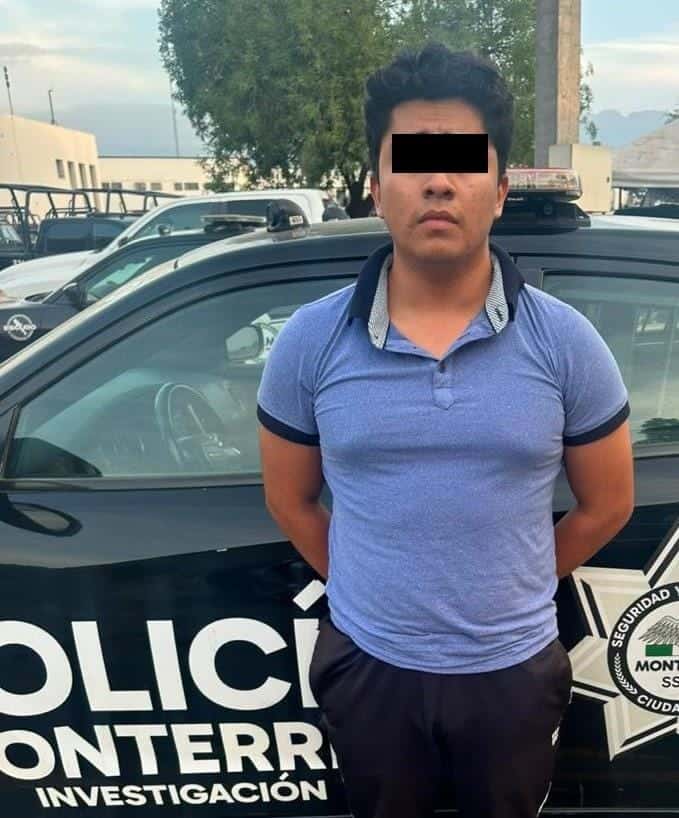 Dos hermanos fueron detenidos por oficiales de la Polic&iacute;a de Monterrey, al encontrarles 12 envoltorios con hierba verde con las caracter&iacute;sticas de la marihuana, una laptop, y documentos ajenos como un pasaporte y una visa; adem&aacute;s, se les investiga por robo de veh&iacute;culos tipo Jeep en el estado de Coahuila.