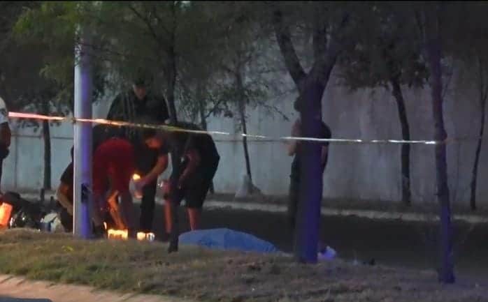 El conductor de una motocicleta falleci&oacute; luego de sufrir un accidente vial, la noche del domingo en el municipio de Apodaca.