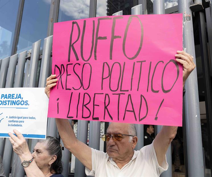 Protestan en Tijuana por detención de Ernesto Ruffo Protestan en Tijuana por detención de Ernesto Ruffo