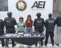 Arrestan a mujeres y menores por posesi&oacute;n de drogas
