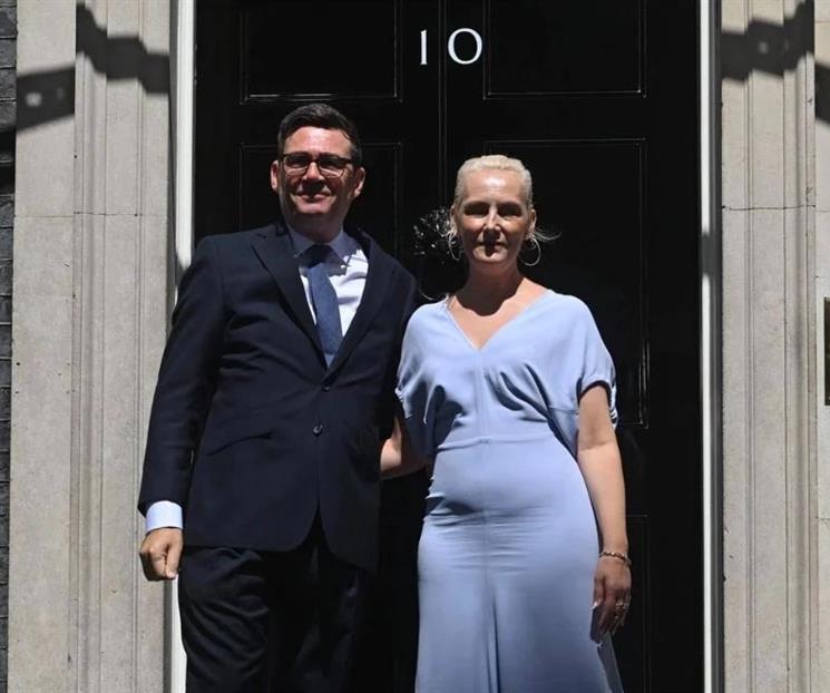 Descentraliza Burnham el gobierno brit&aacute;nico
