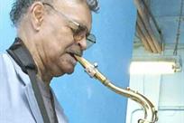 Muri&oacute; saxofonista del tema de La Pantera Rosa