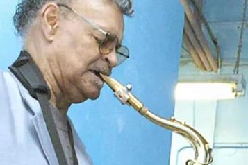 Murió saxofonista del tema de La Pantera Rosa