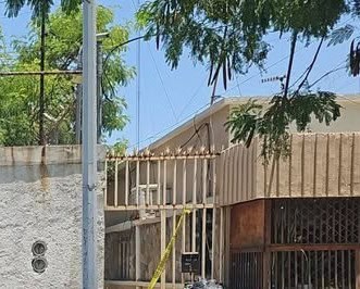 El cad&aacute;ver de un hombre en avanzado estado de descomposici&oacute;n, fue encontrado en un cuarto de renta de la Colonia Talleres, ayer en Monterrey.