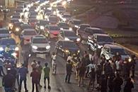 Bloquean vecinos L&aacute;zaro C&aacute;rdenas  por los cortes de energ&iacute;a