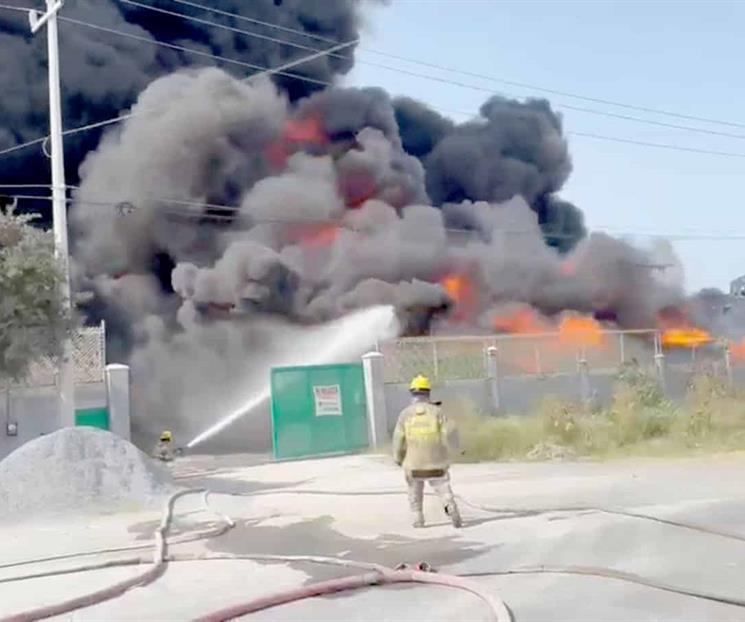 Deja siniestro de un contenedor de di&eacute;sel 4 heridos y un muerto