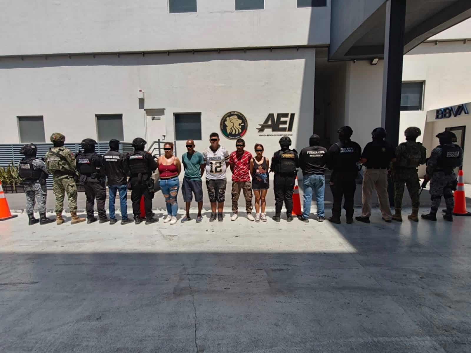 Un presunto feminicida y cuatro personas m&aacute;s fueron detenidas en el municipio de Ju&aacute;rez, tras un operativo realizado por elementos de la polic&iacute;a de los tres niveles de gobierno.
