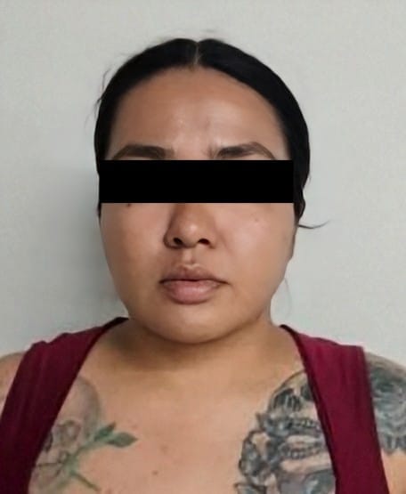 Una mujer implicada en el homicidio de un hombre perteneciente a un grupo delictivo contrario, en Garc&iacute;a, fue arrestada por elementos de la Agencia Estatal de Investigaciones en calles la Colonia Puerta de Hierro, en Monterrey.