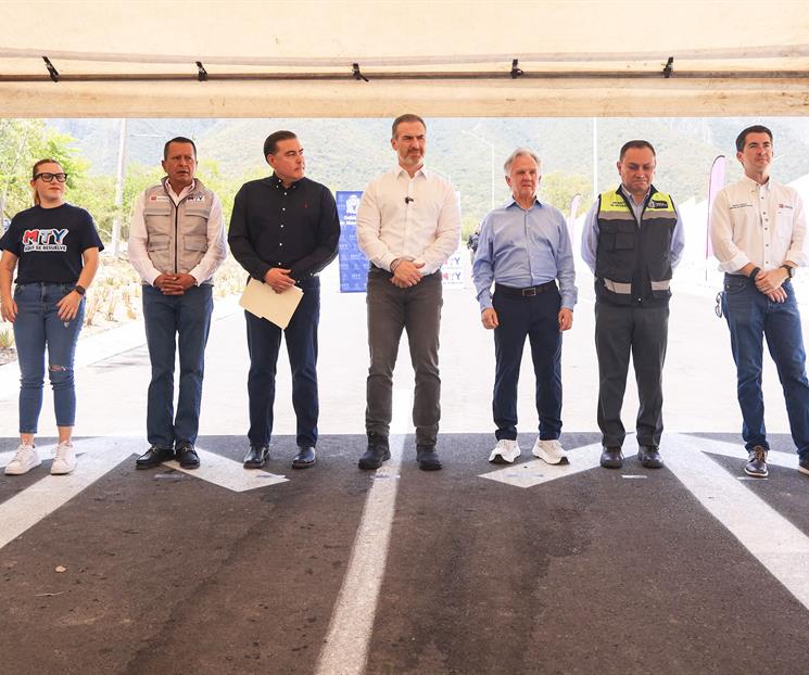 Inaugura Adri&aacute;n ampliaci&oacute;n de la avenida Pedro Infante