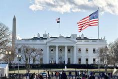 Impone Estados Unidos aranceles de 10% a 60 pa&iacute;ses