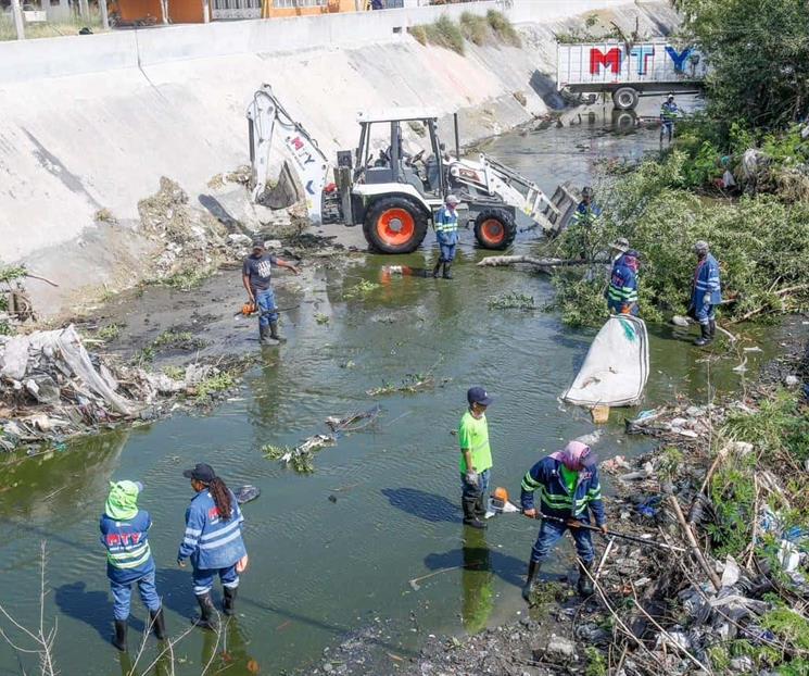 Intensifican limpieza en canal Aztlán Intensifican limpieza en canal Aztlán