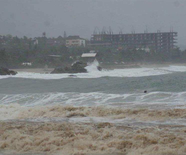 Senadores del PRI piden fortalecer alertas de huracanes